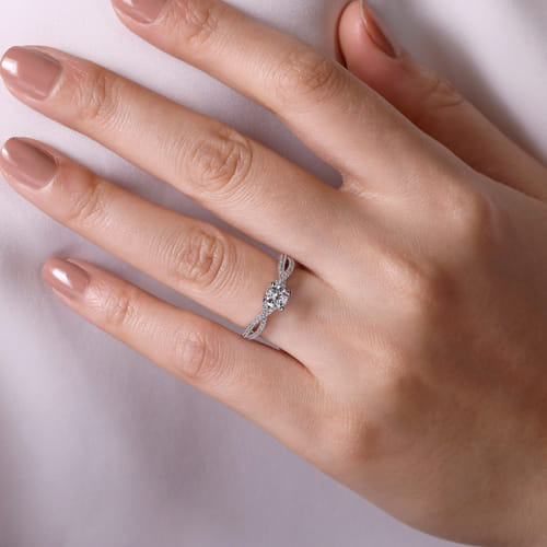 Platinum Round Twisted Diamond Engagement Ring Platinum Round Twisted Diamond Engagement Ring