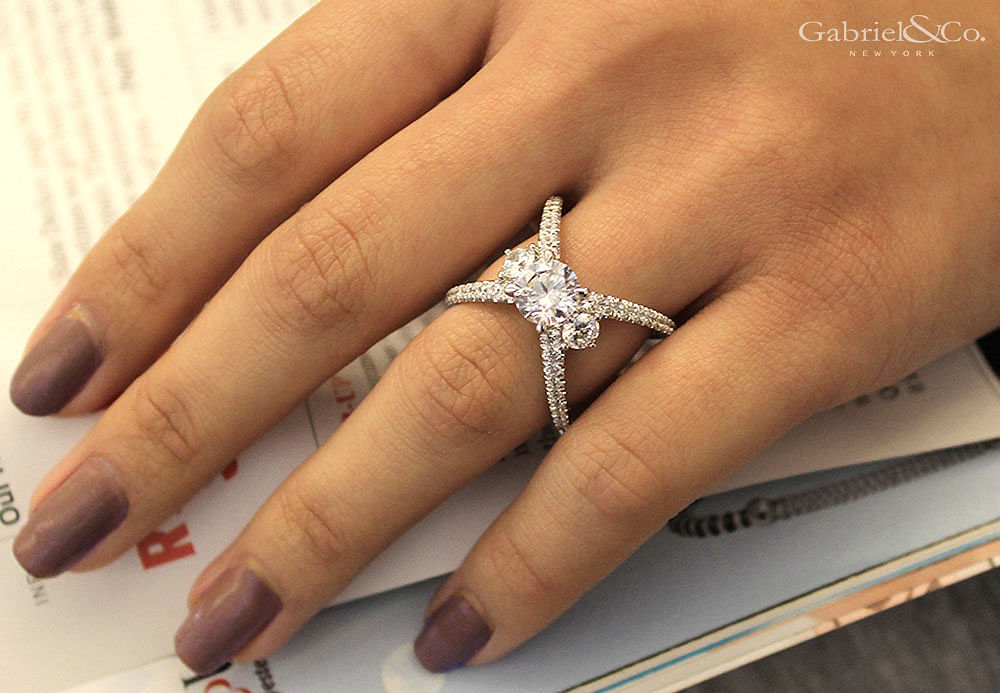 18K White Gold Round Diamond Engagement Ring angle 