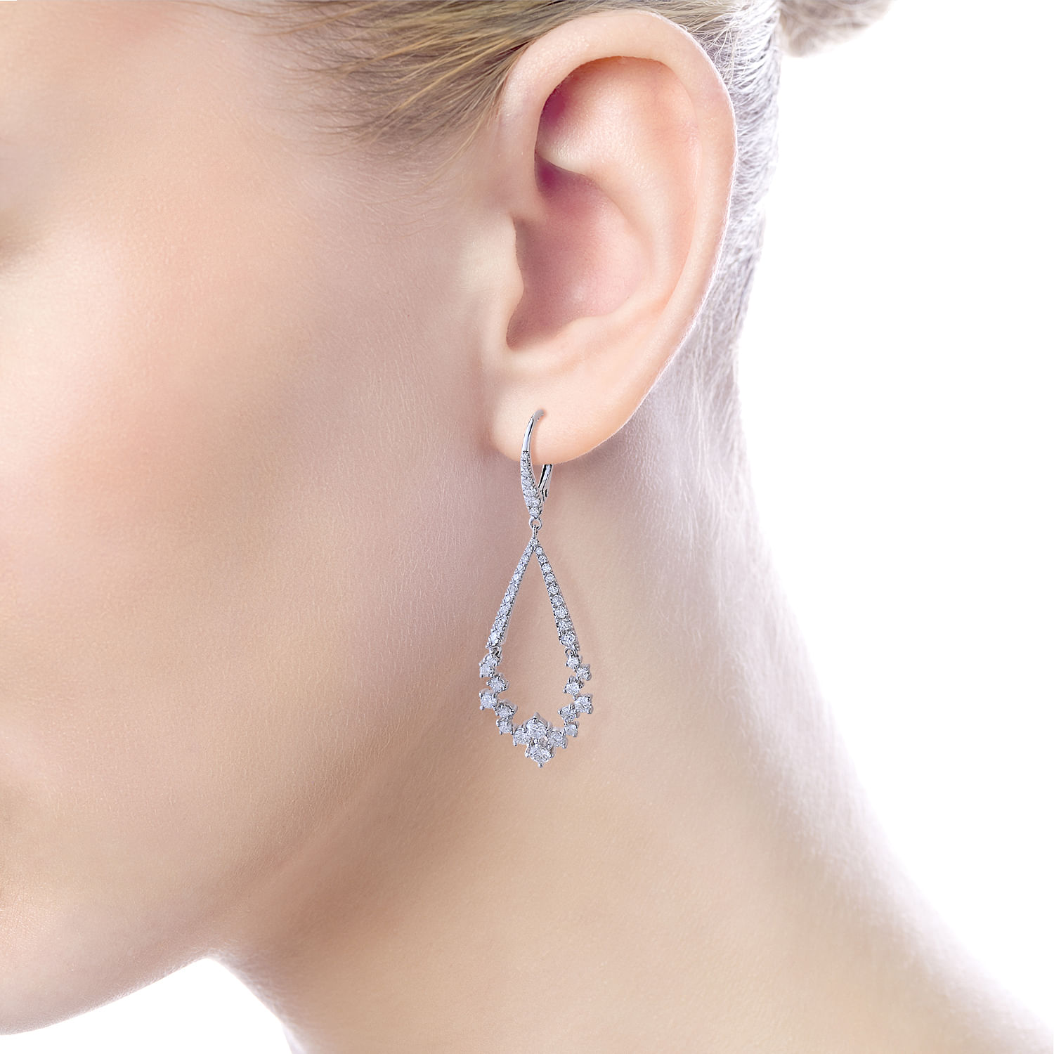 18k White Gold Diamond Drop Earrings angle 3 18k White Gold Diamond Drop Earrings angle 3