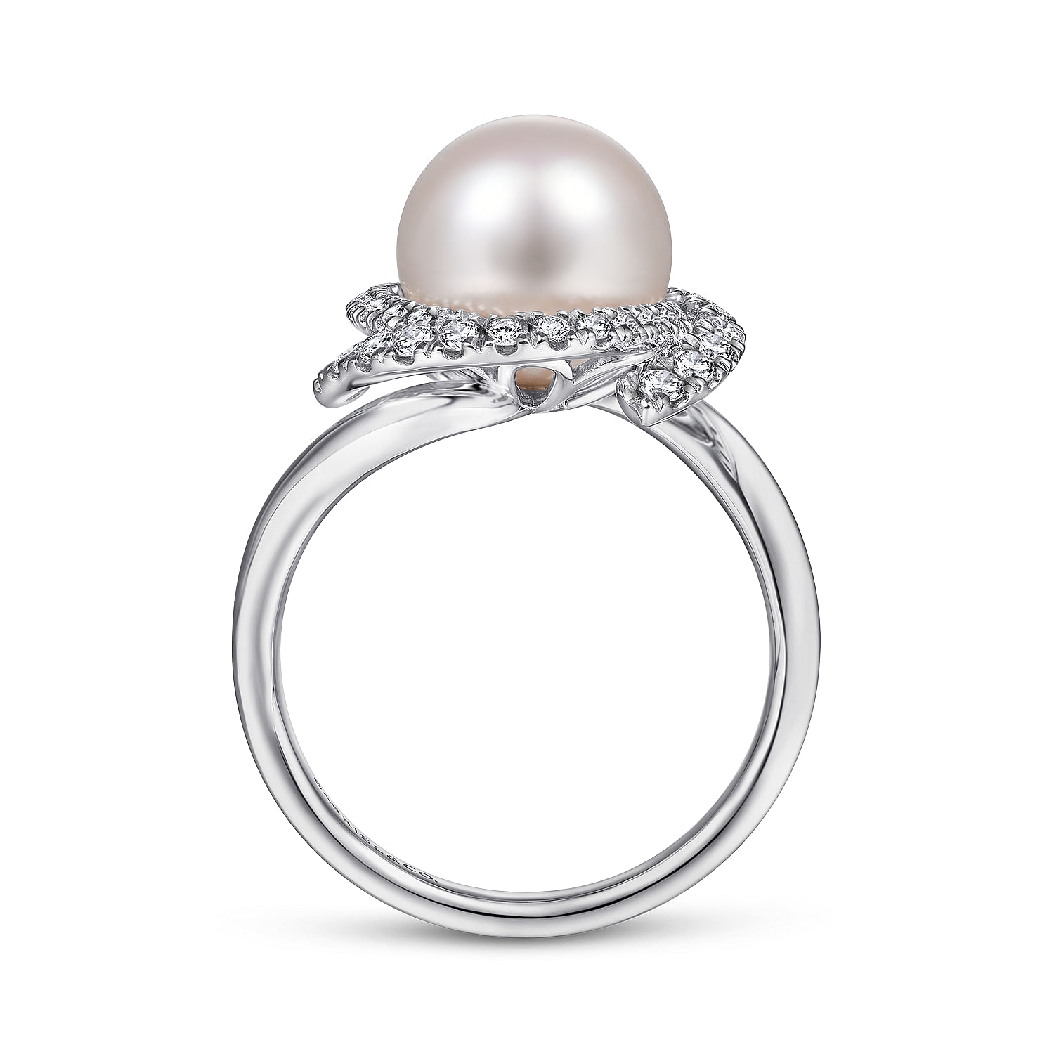 Pearl on sale halo ring